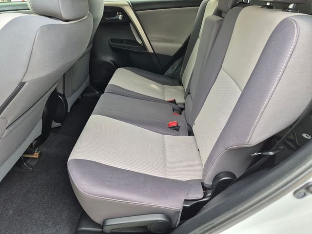 Used 2015 White Toyota XLE image 19