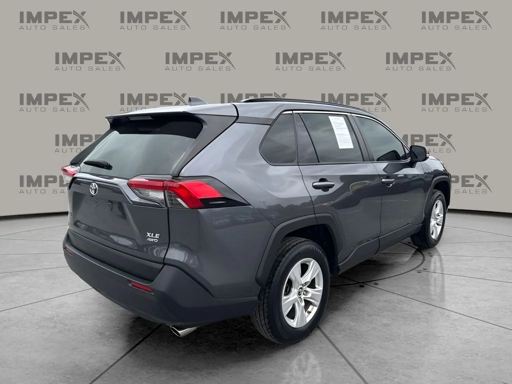 Used 2019 Gray Toyota XLE image 5