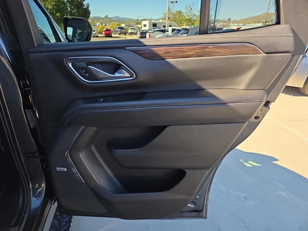 Used 2021 Gray Chevrolet Z71 image 23