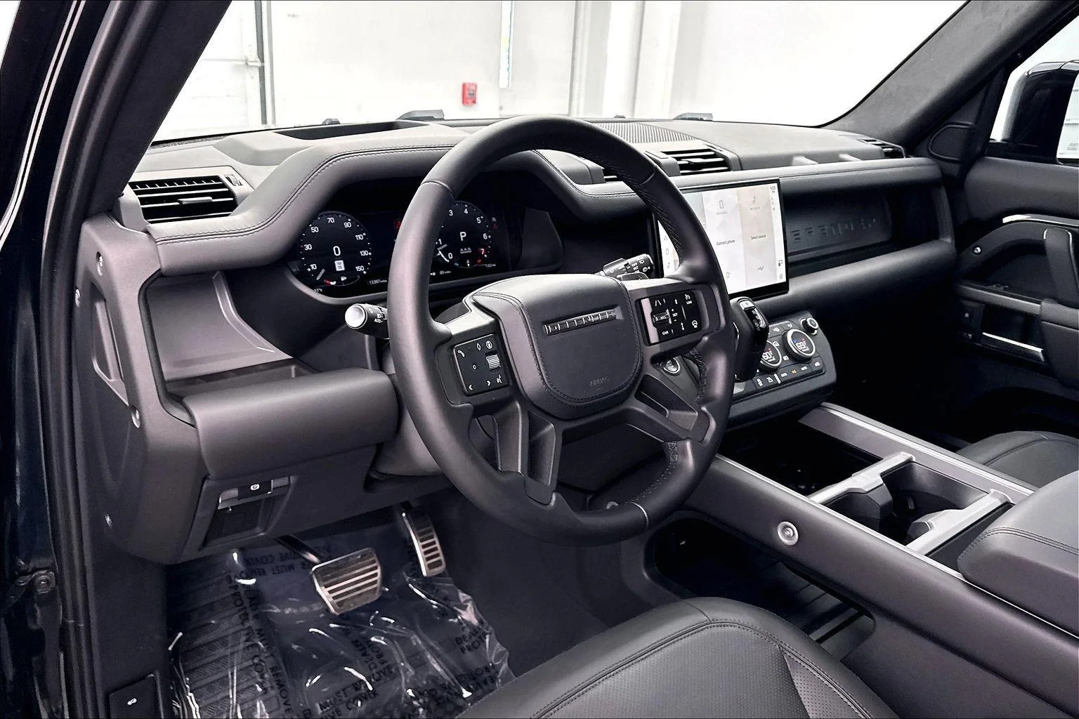 Used 2025 Santorini Black Metallic Land Rover V8 image 18