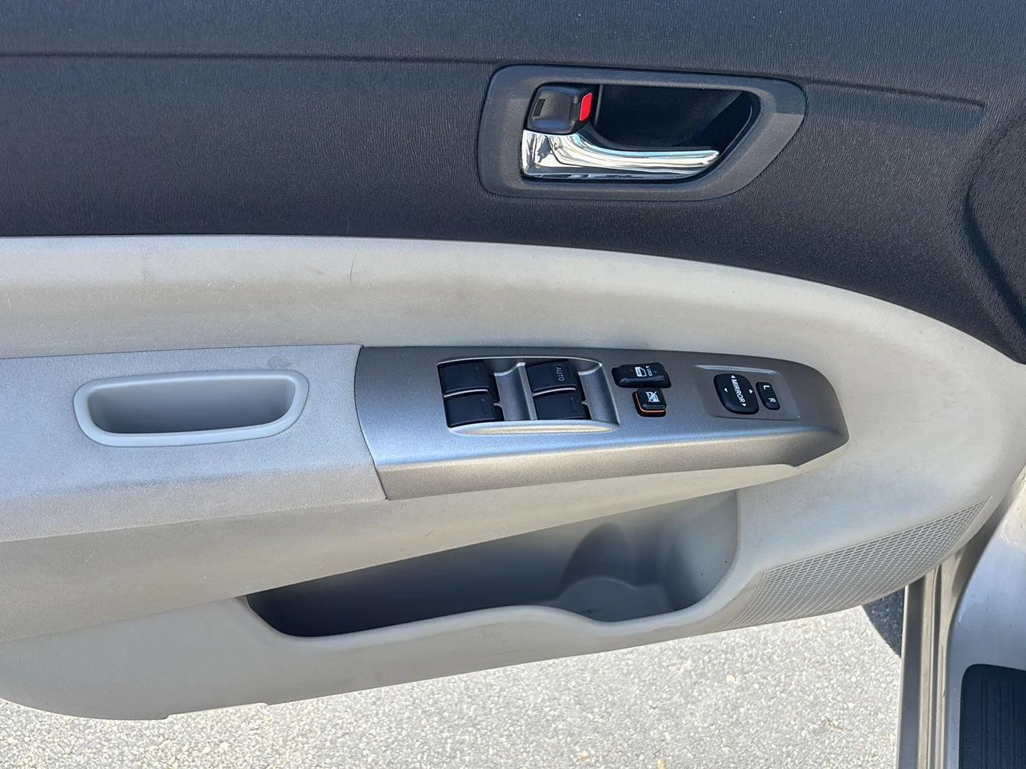 Used 2008 Driftwood Pearl Toyota Base image 30