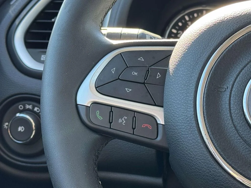 Used 2019 Blue Jeep Latitude image 23