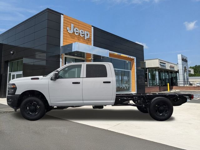 New 2026 Bright White Clear-Coat Exterior Paint RAM Tradesman image 15