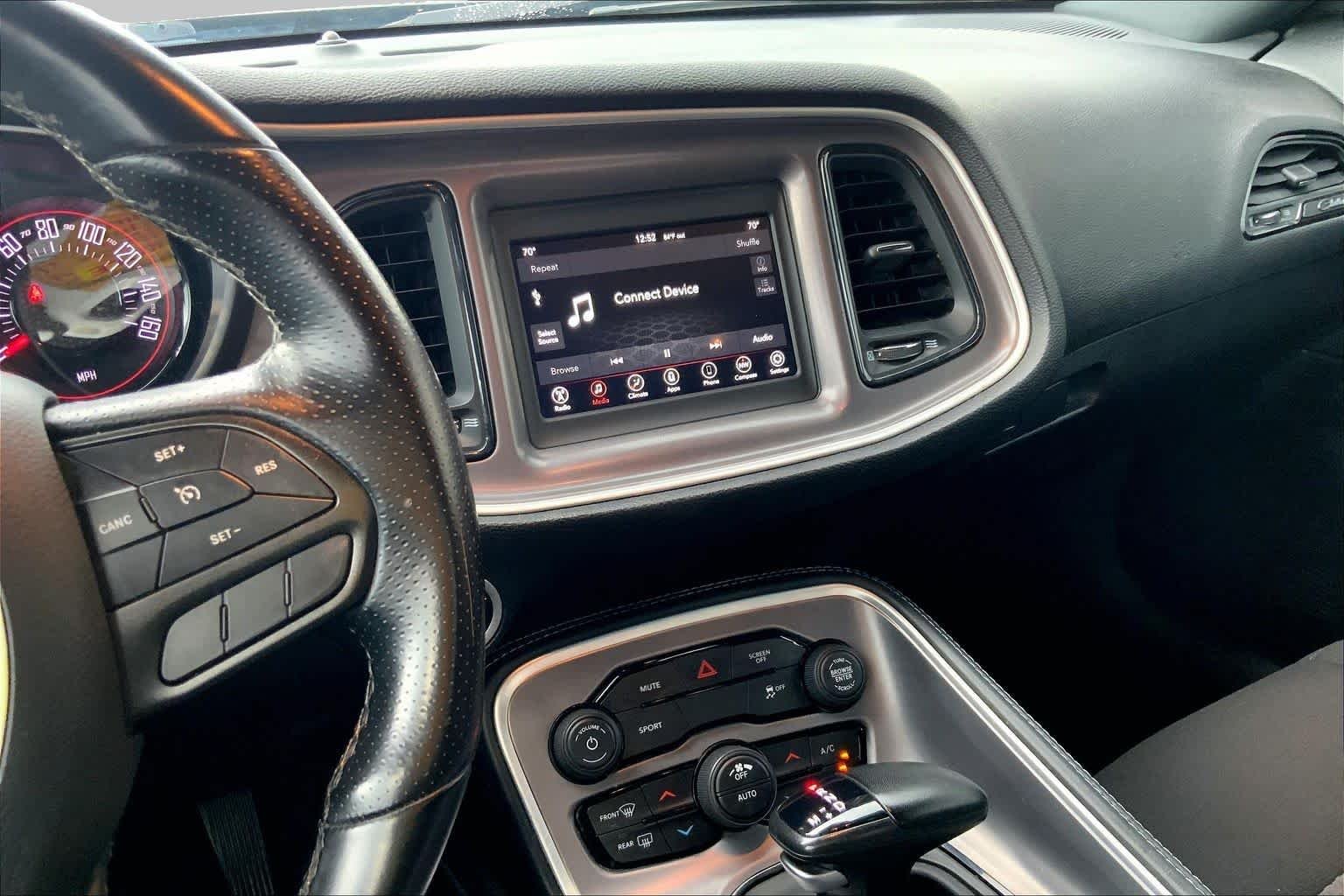 Used 2022 Granite Pearlcoat Dodge SXT image 7