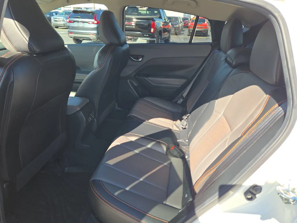 Used 2025 Crystal White Pearl Subaru Limited image 18