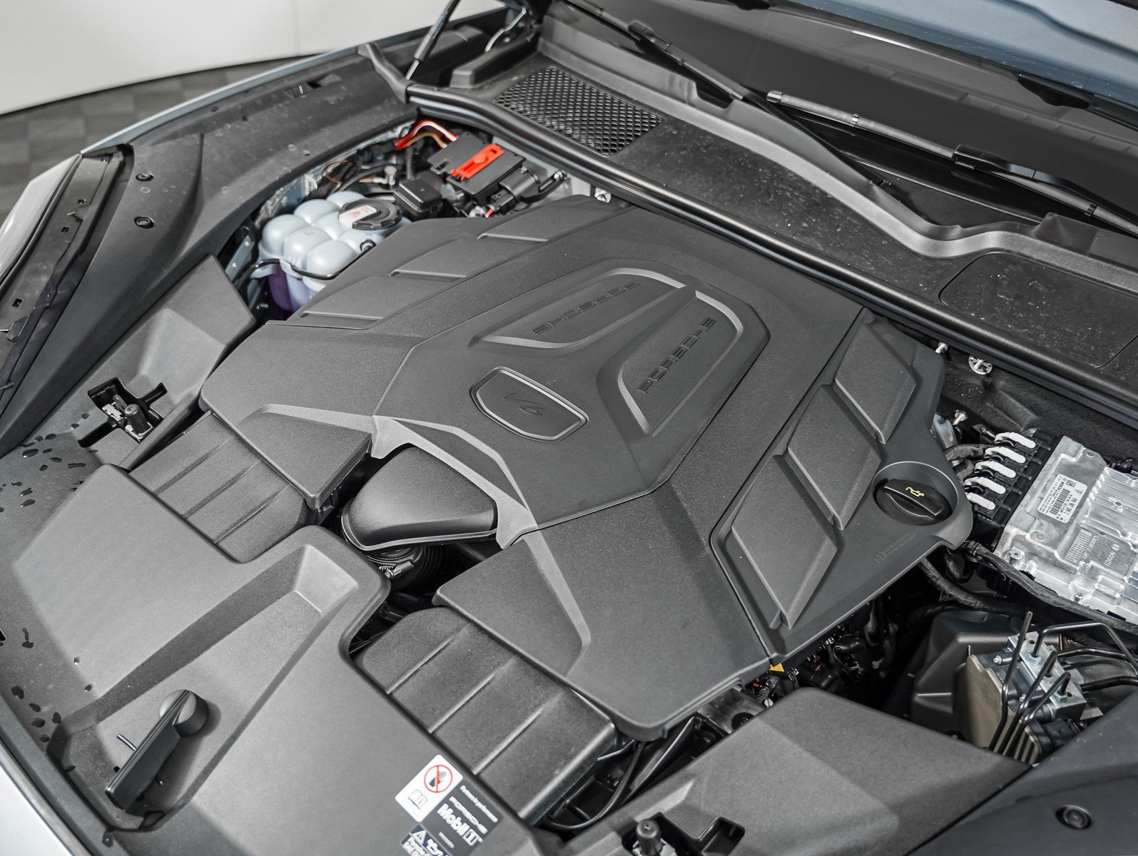 New 2026 DOLOMITE SILVER Porsche  image 12