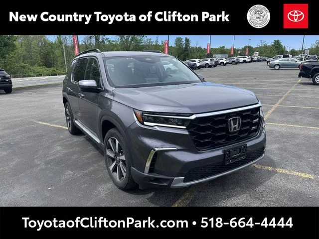 2025 Honda Pilot Touring AWD's photo