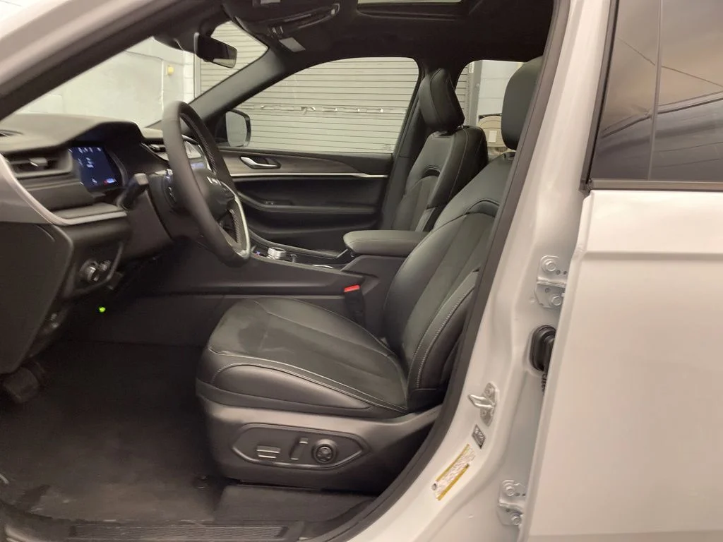 New 2026 White Jeep Altitude image 16