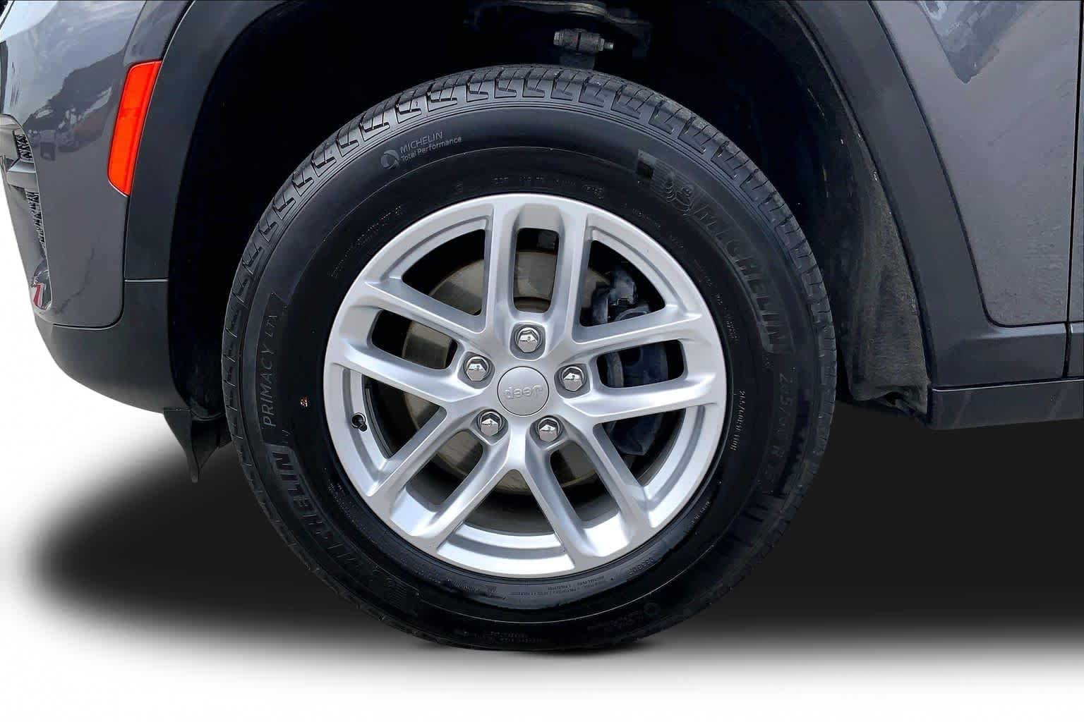 Used 2024 Baltic Gray Metallic Clearcoat Jeep Laredo X image 10