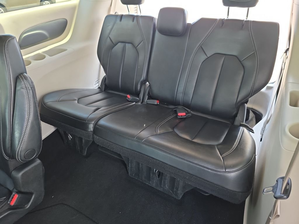Used 2023 Silver Mist Clearcoat Chrysler Touring L image 32