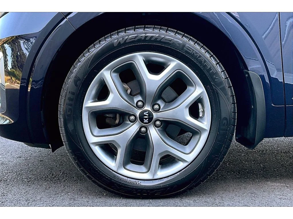 Used 2020 Imperial Blue Kia SX V6 image 9