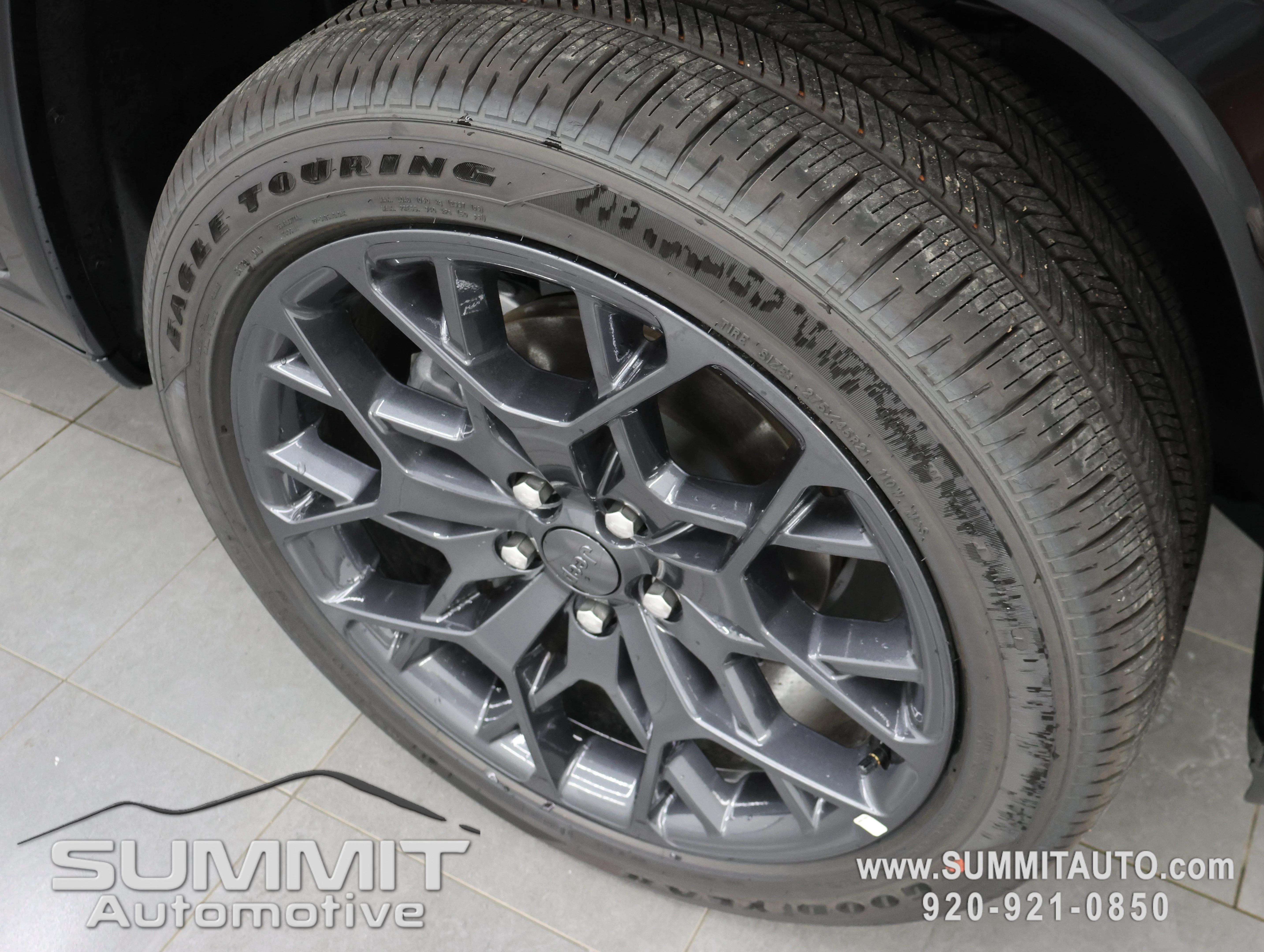 New 2026 Diamond Black Crystal Pearl-Coat Exterior Paint Jeep Summit image 3