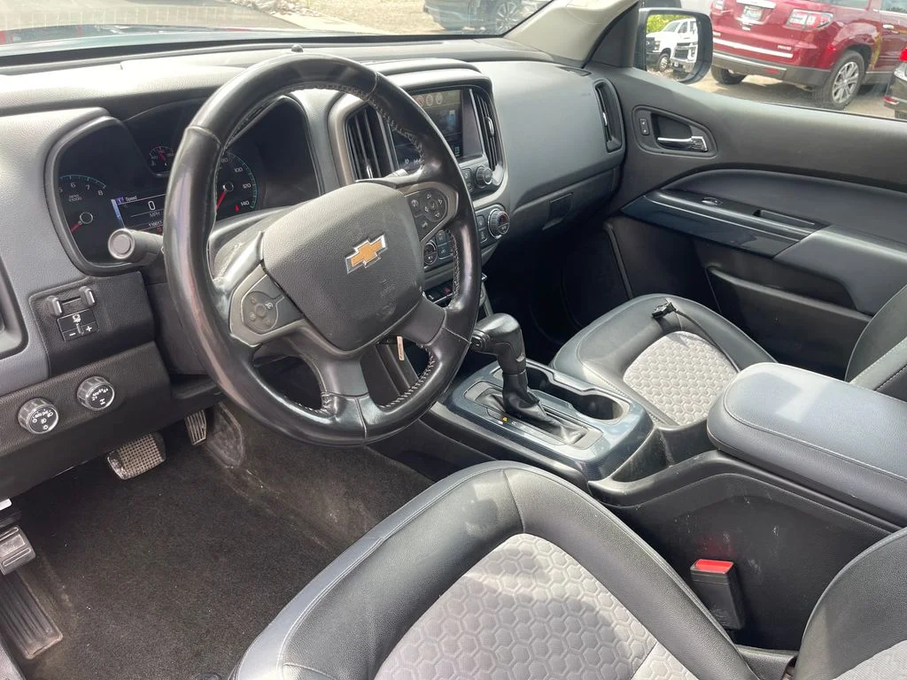 Used 2017 Gray Chevrolet Z71 image 20