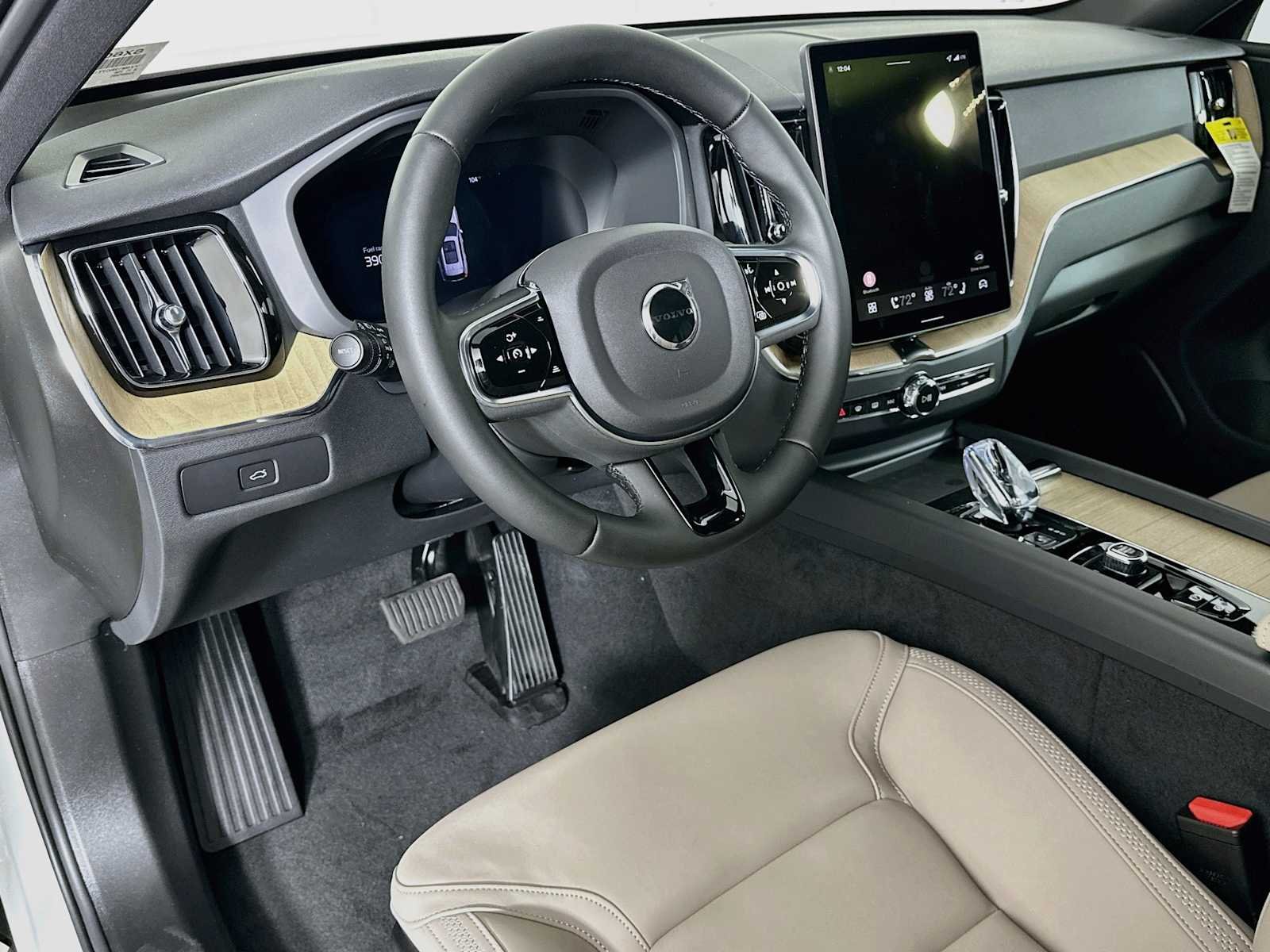 New 2026 Crystal White Volvo Plus image 9