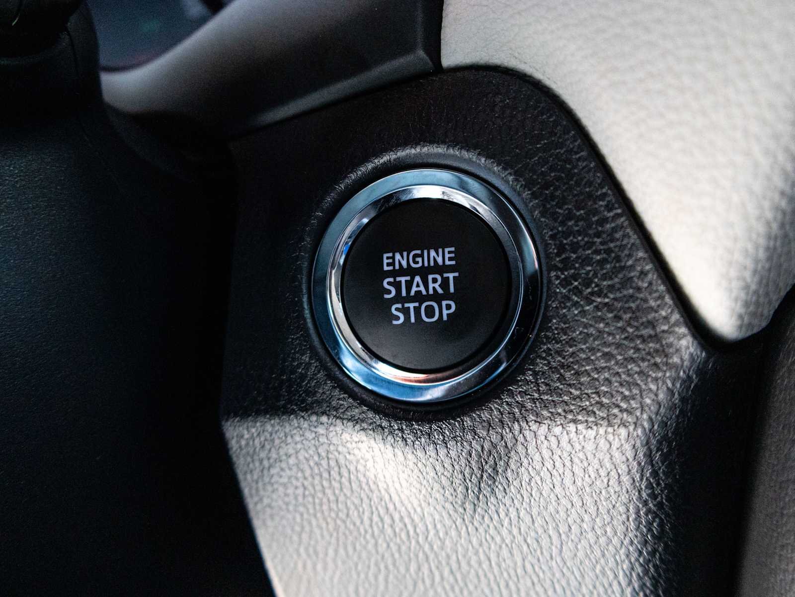2025 Toyota RAV4 XLE - Photo 35