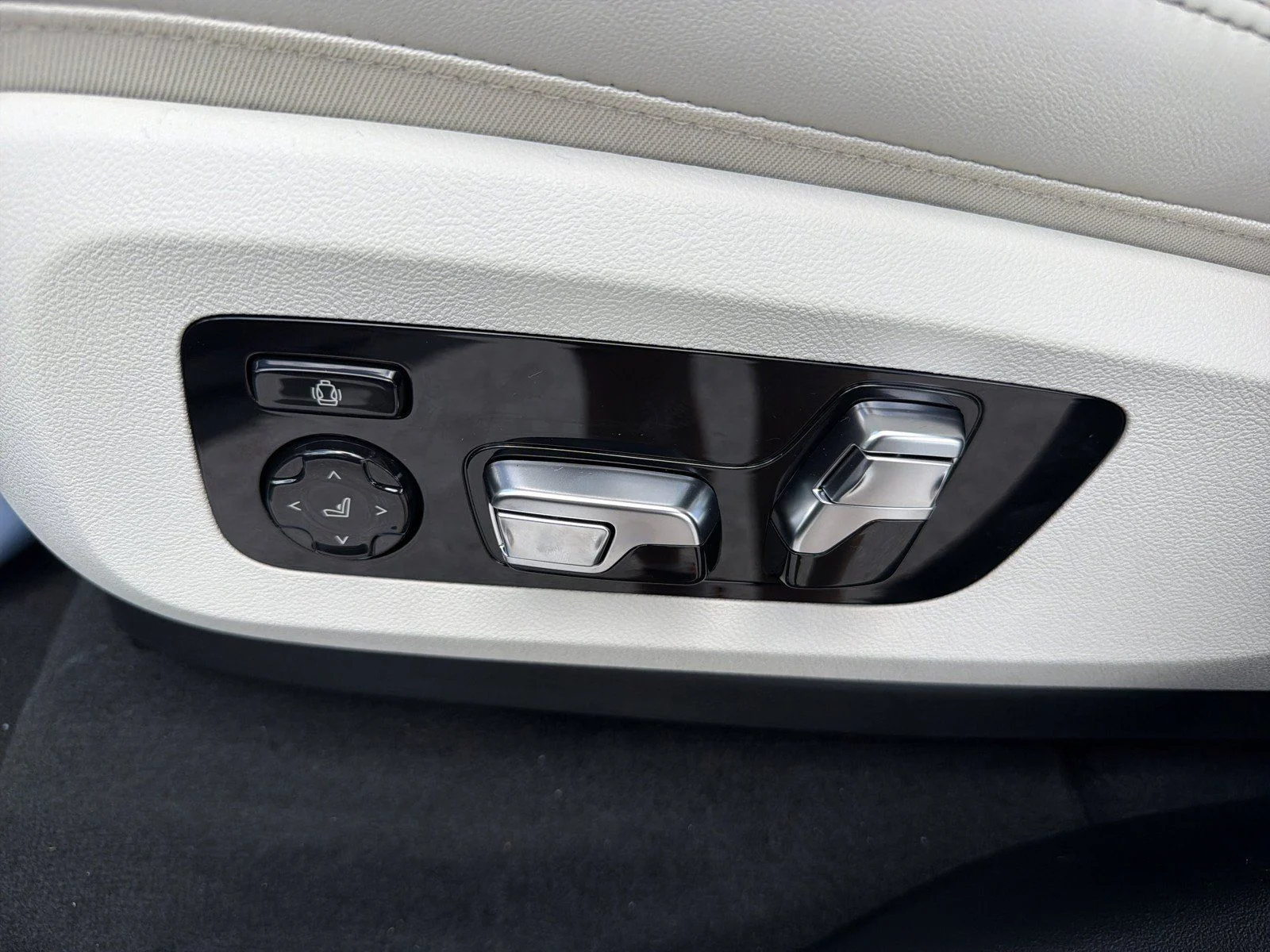 New 2026 Brooklyn Grey Metallic BMW xDrive40i image 26