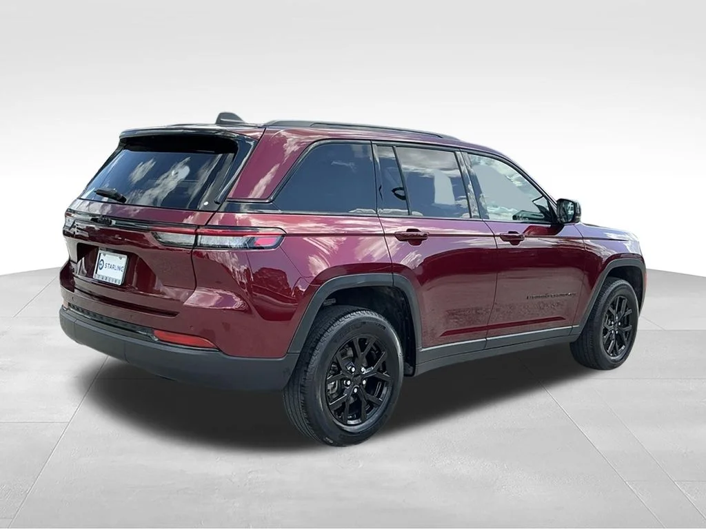 Used 2024 Red Jeep Altitude image 6