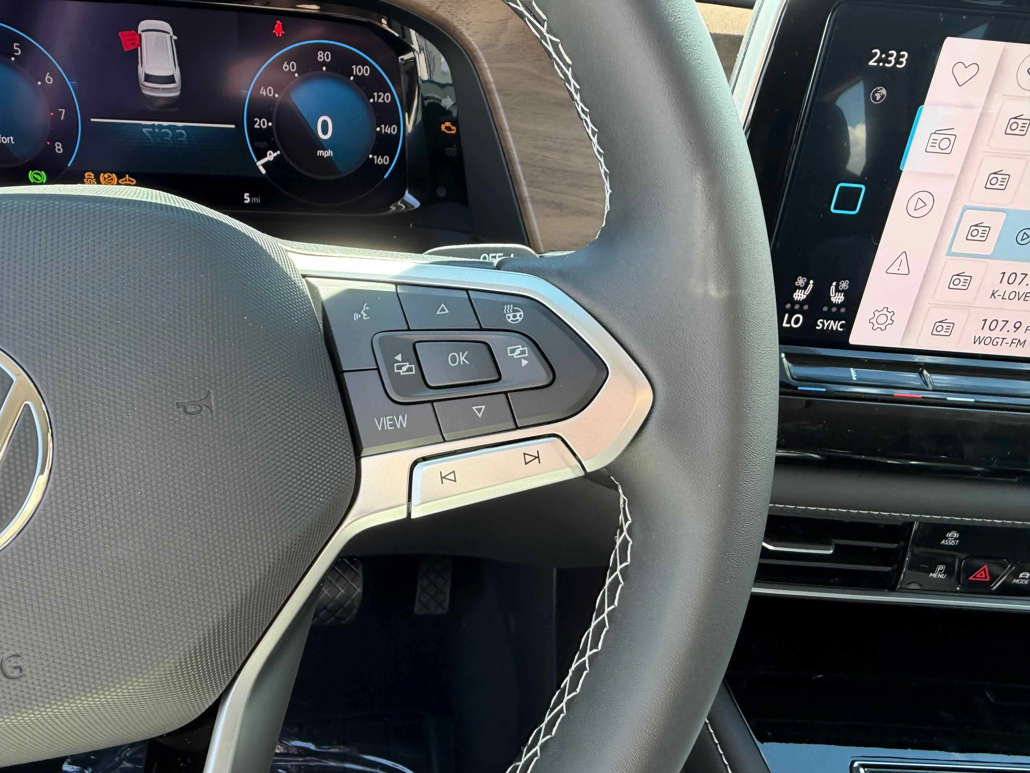 New 2026 Green Volkswagen 2.0T SE w/Technology image 18
