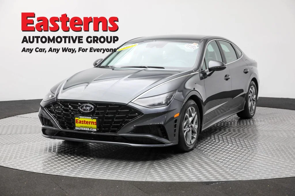 Used 2023 Gray Hyundai SEL image 1