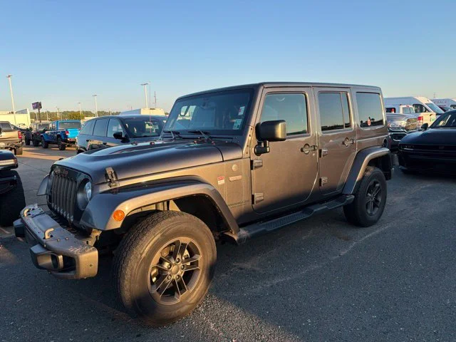 Used 2017 Gray Jeep Unlimited Sahara image 3