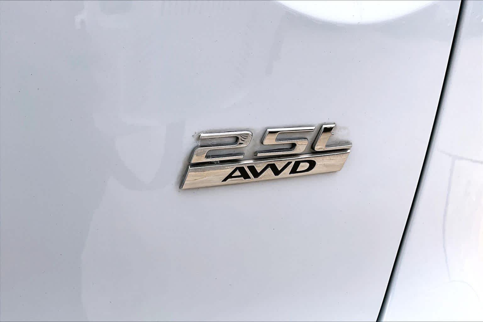 Used 2020 Yulong White Metallic Jaguar 25t Premium image 10