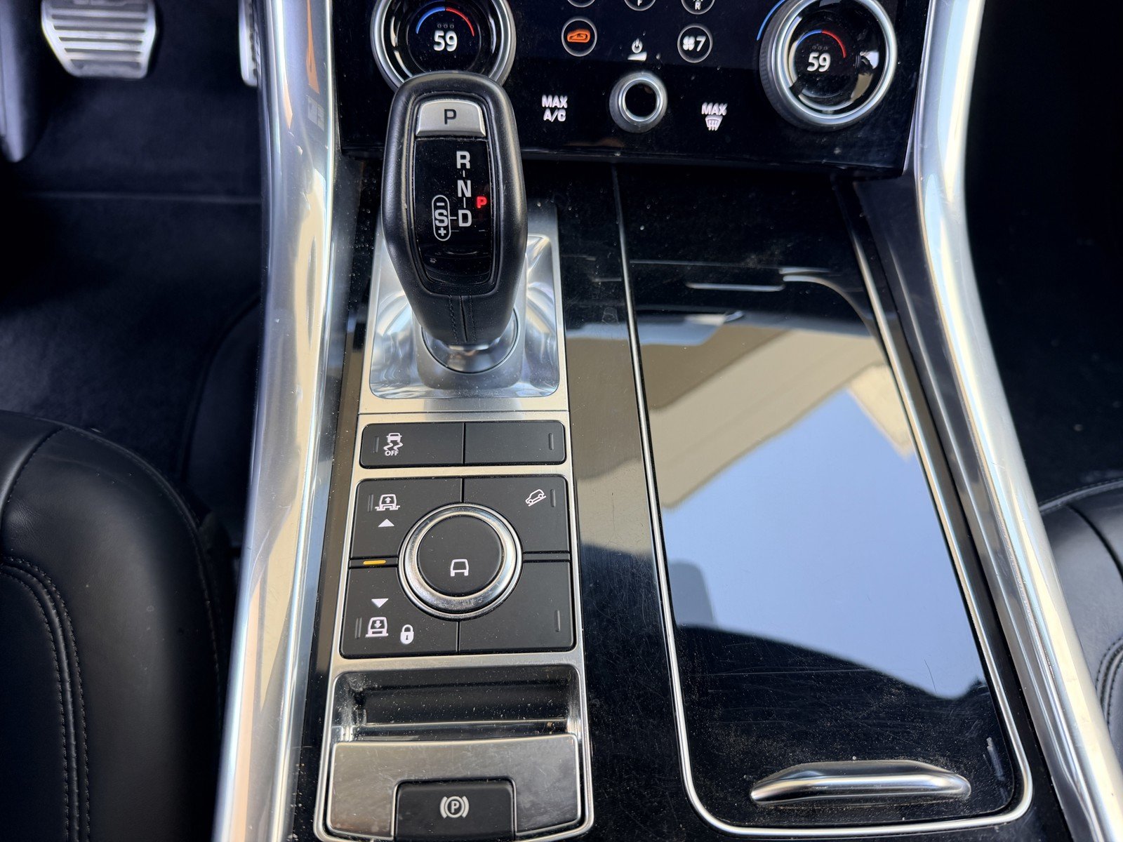 Used 2022 Fuji White Land Rover HSE Silver Edition image 13
