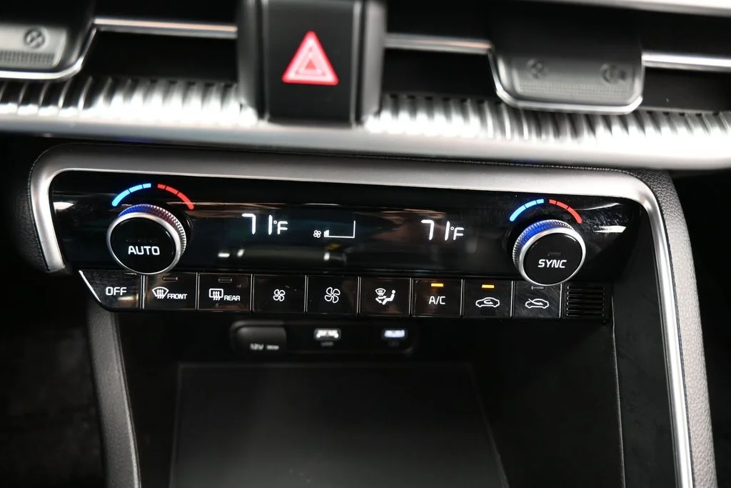 Used 2023 Glacial White Pearl Kia GT-Line image 24