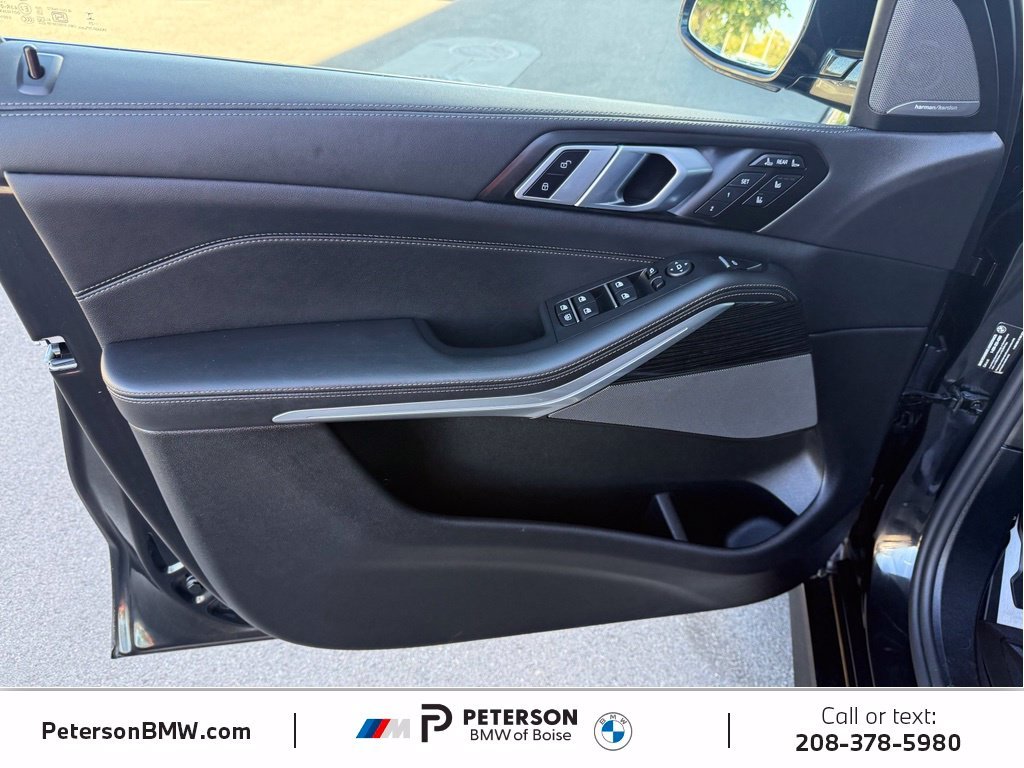 Used 2026 Black BMW M60i image 19