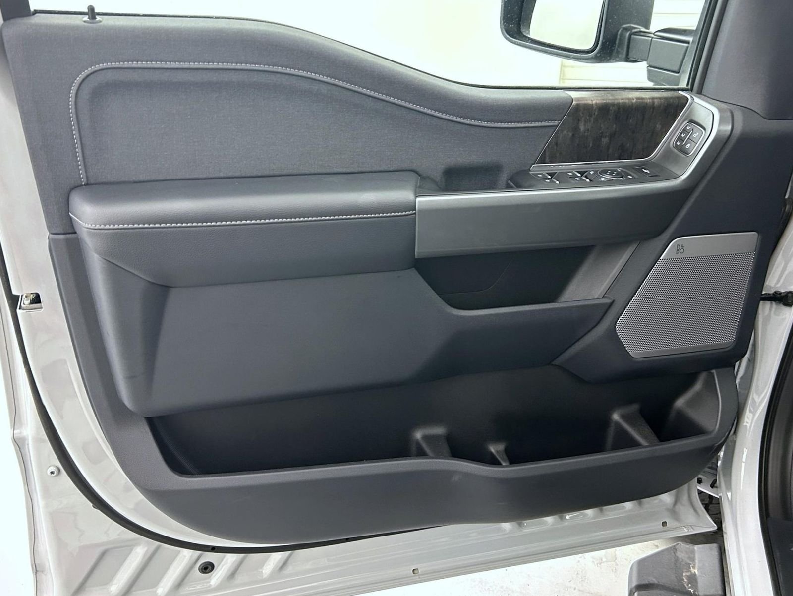 New 2026 Avalanche Ford Lariat image 9