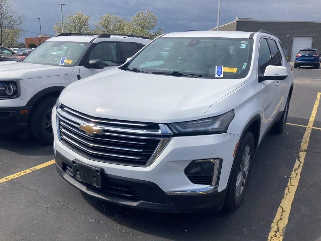 Used 2023 Summit White Chevrolet LT image 3