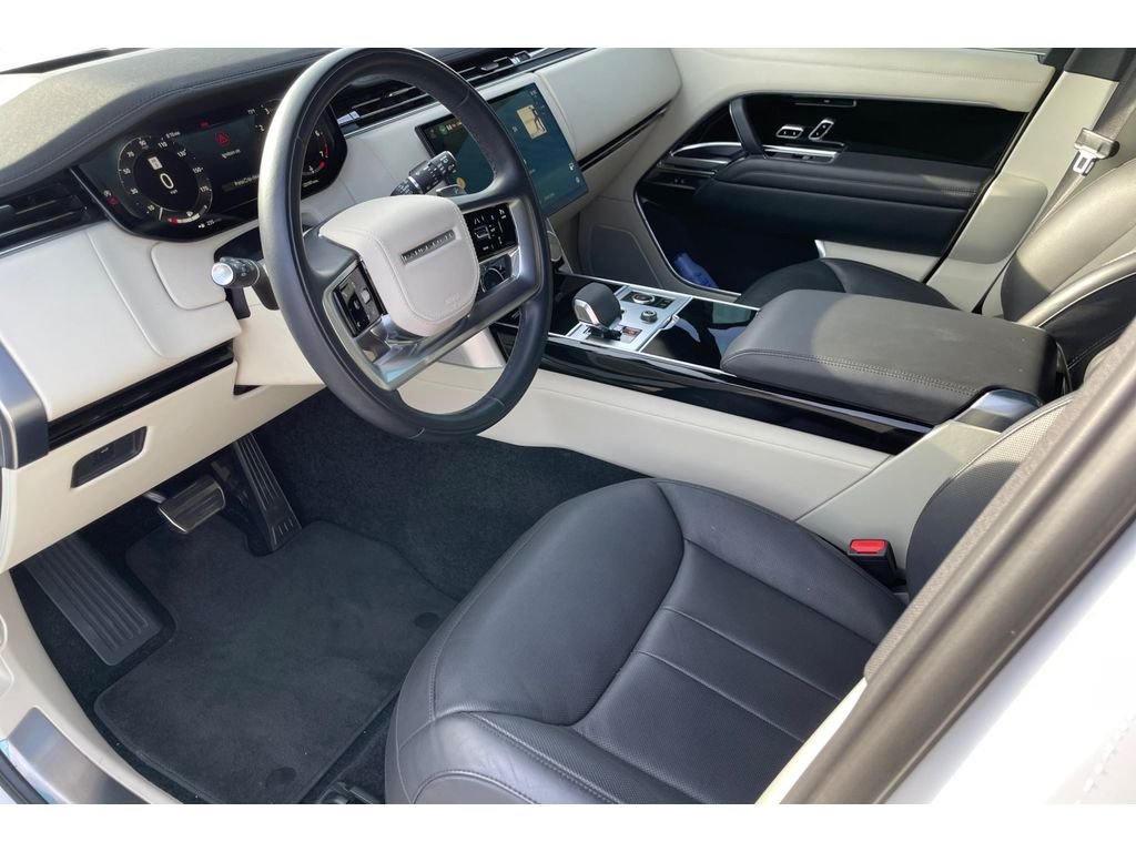 Used 2023 Fuji White Land Rover SE image 9
