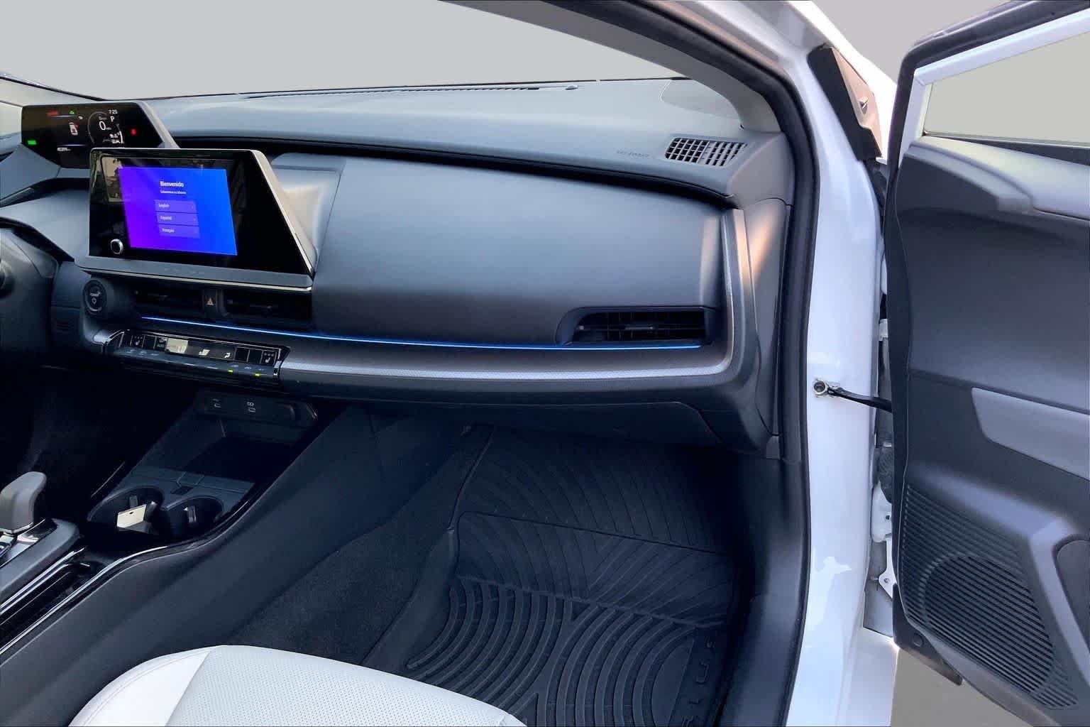 Used 2024 Wind Chill Pearl Toyota XLE image 18