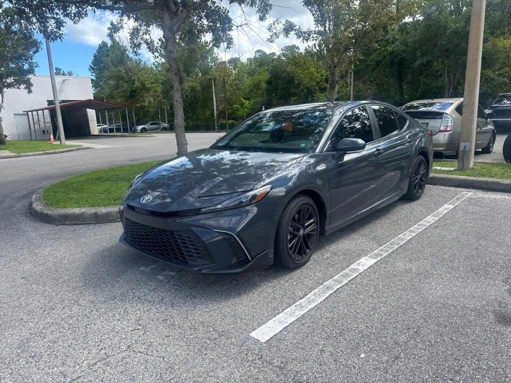 Certified Used 2025  Toyota SE image 1