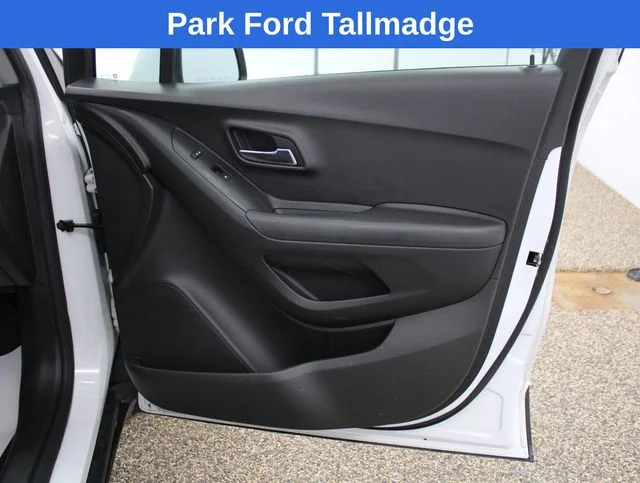 Used 2018 Summit White Chevrolet LS image 20