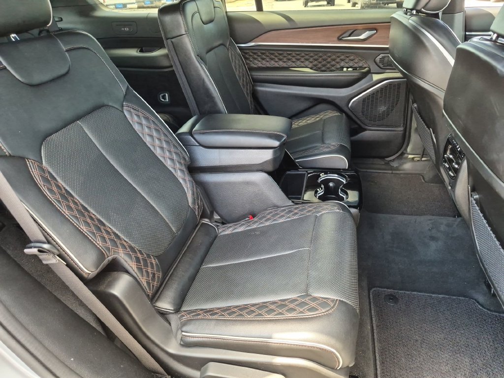 Used 2024 Silver Jeep Summit image 33