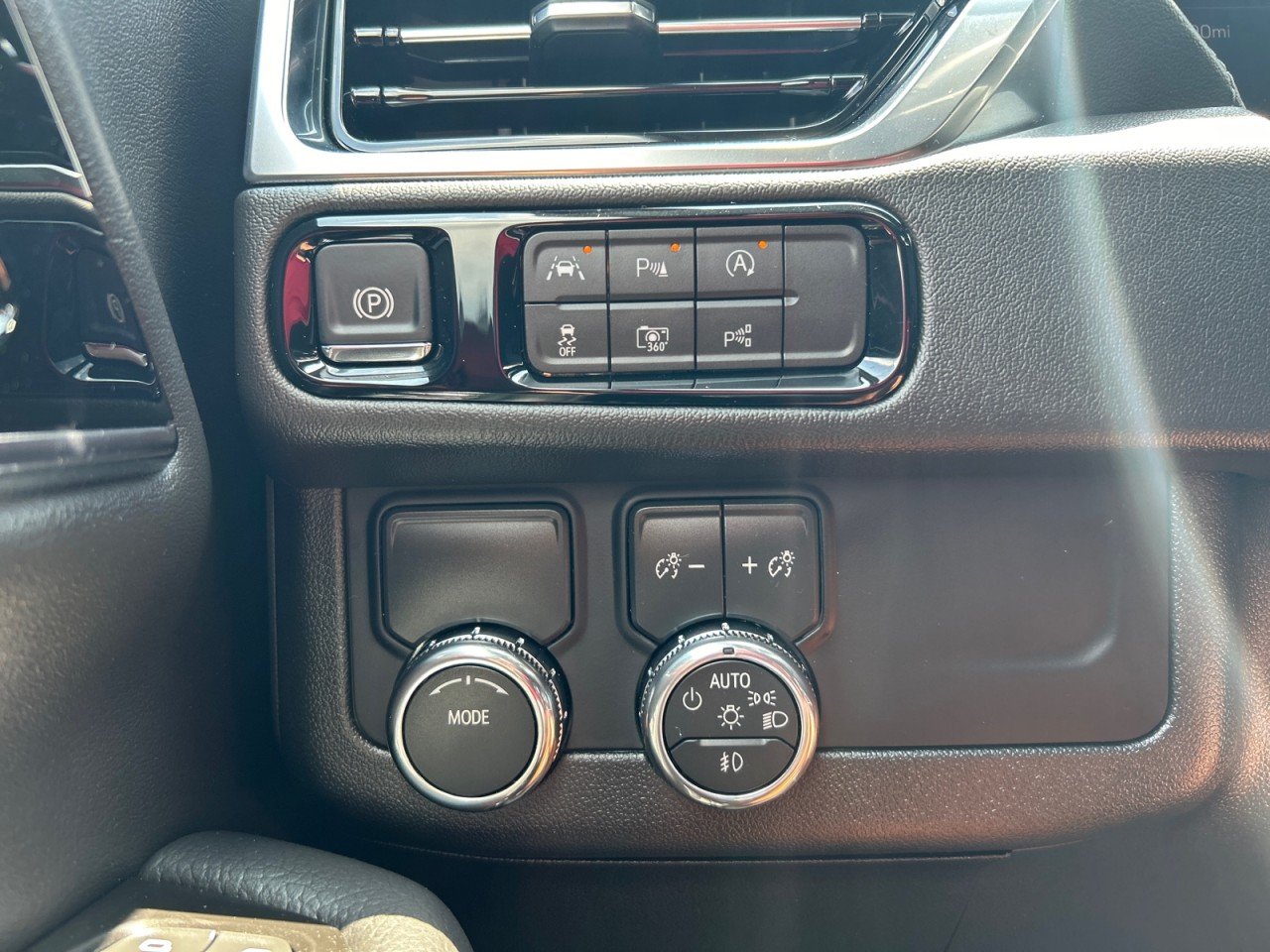 2026 GMC Yukon Denali - Photo 13