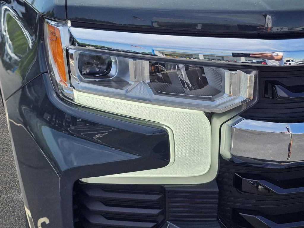 Used 2025 Cypress Gray Chevrolet LT image 4