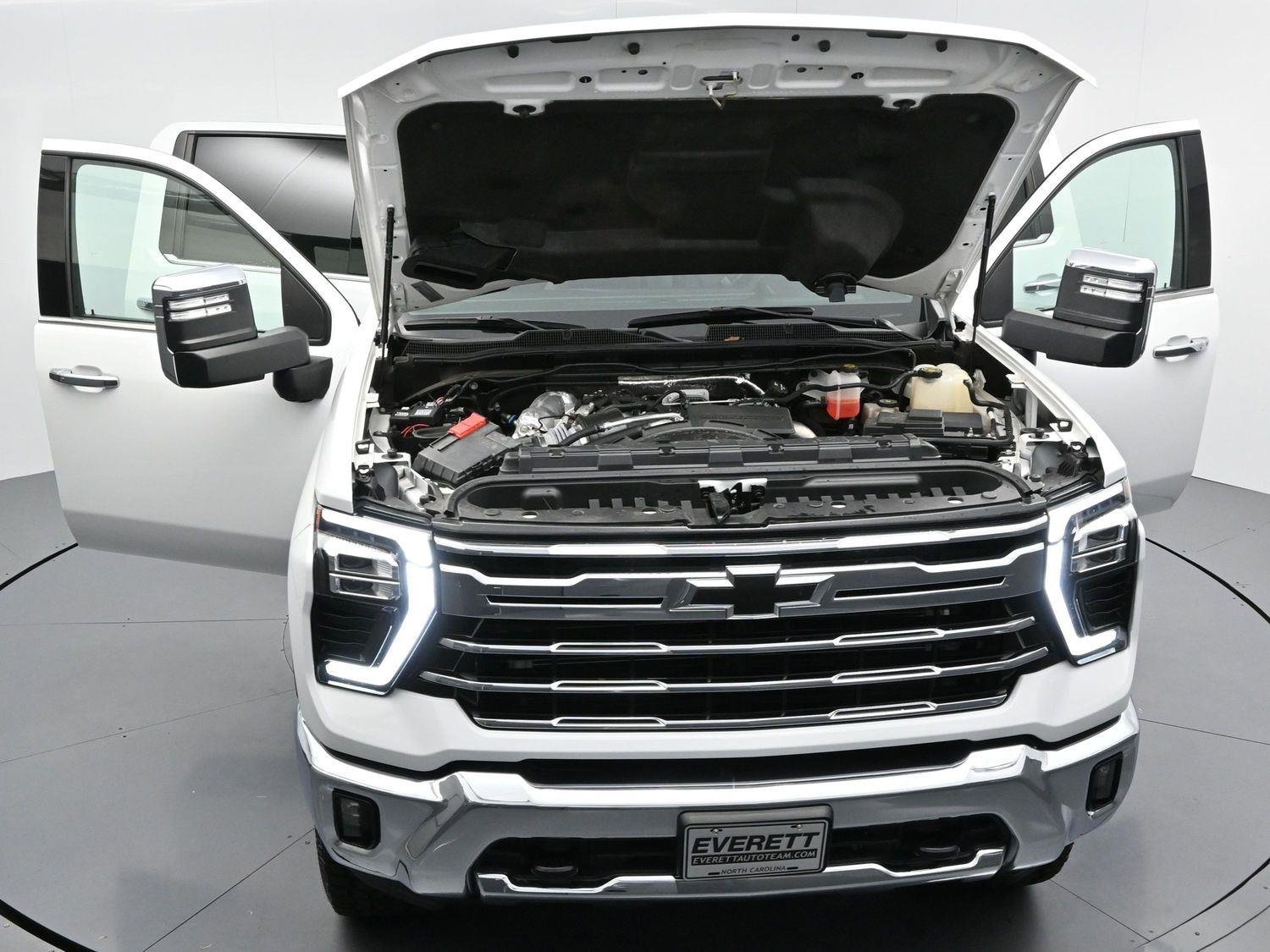 Used 2024 Summit White Chevrolet LTZ image 40