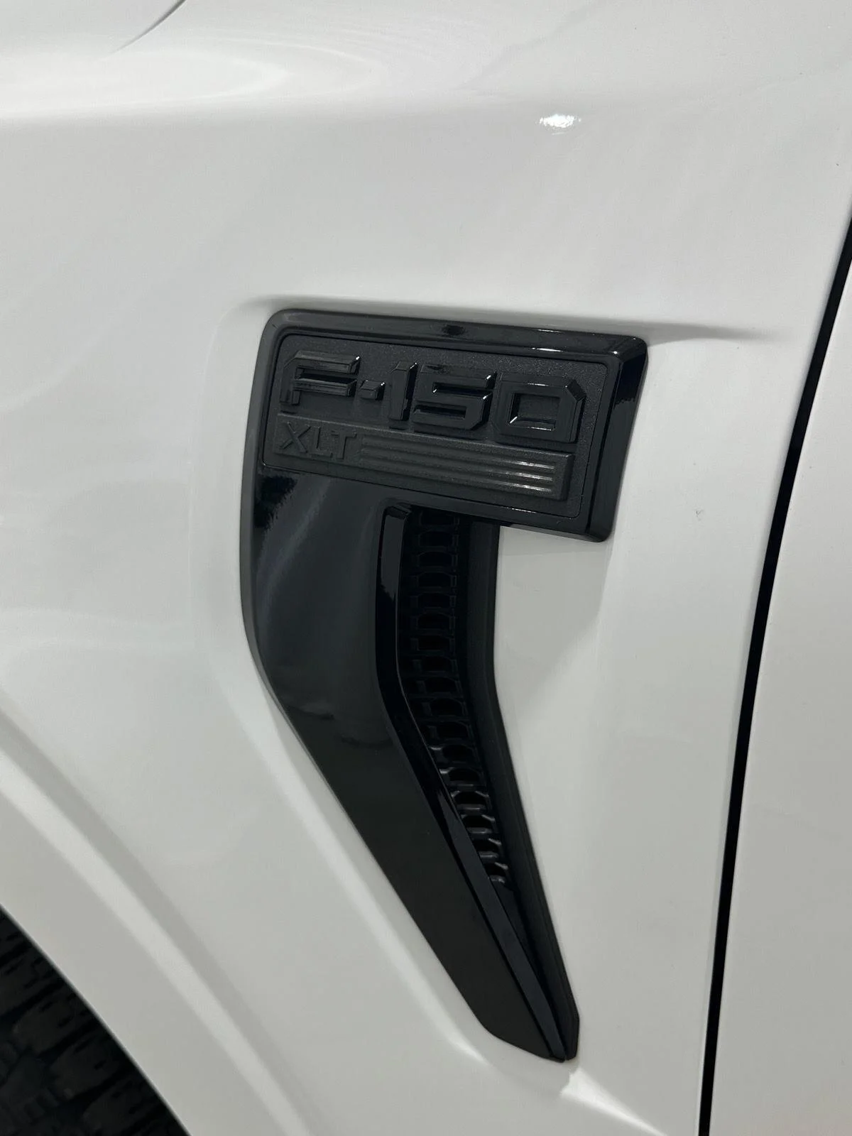 Used 2025 Oxford White Ford XLT image 28