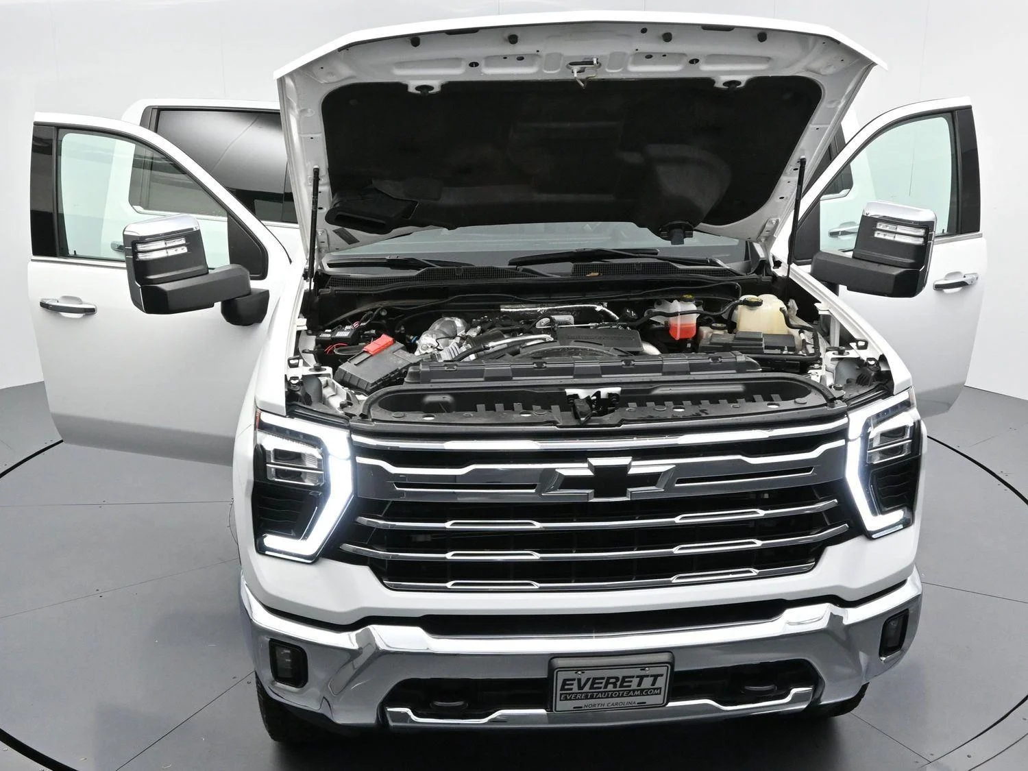Used 2024 Summit White Chevrolet LTZ image 40