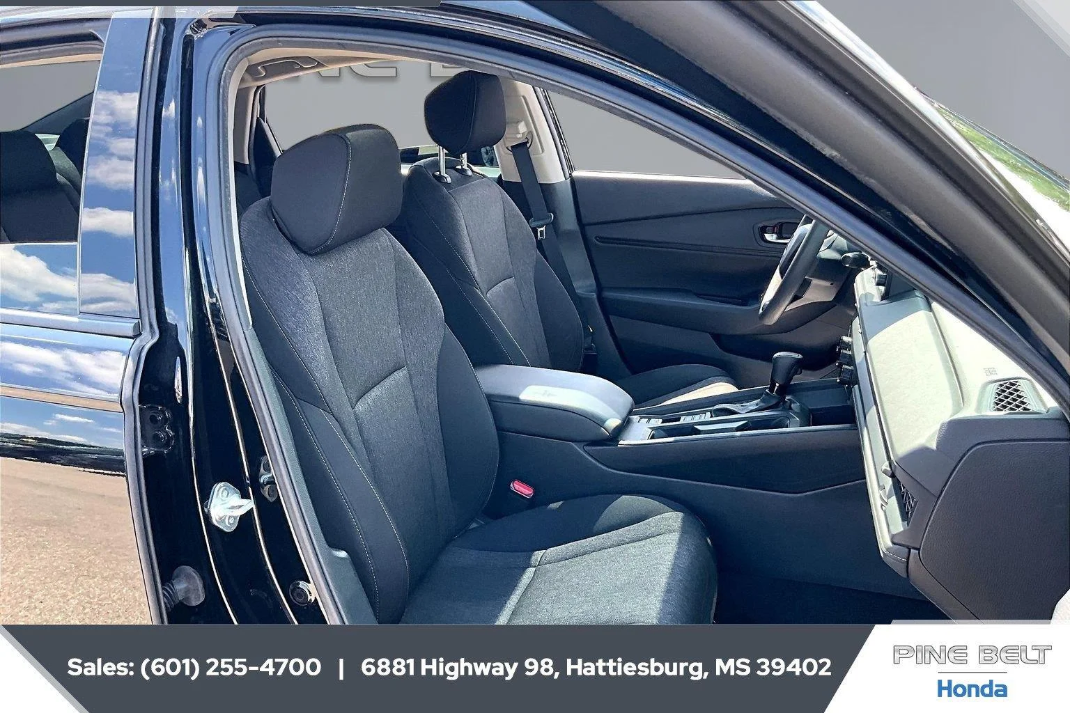 Used 2025 Crystal Black Pearl honda SE CVT image 6