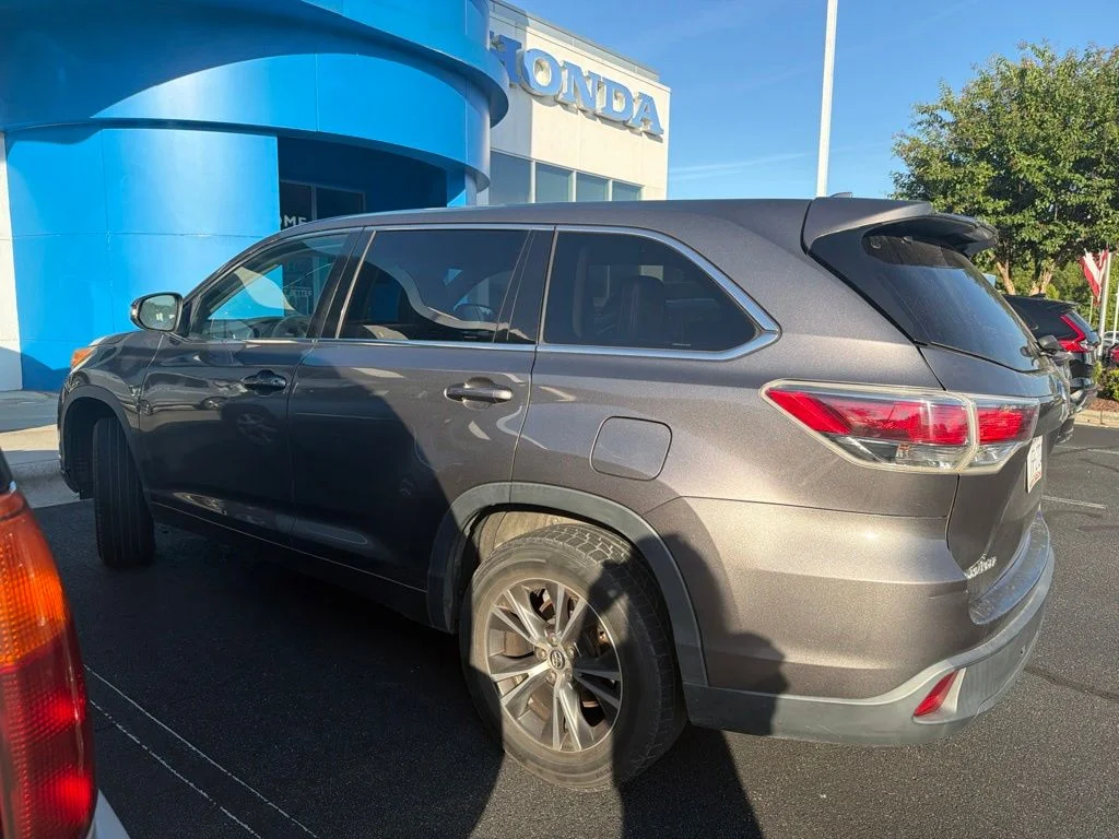 Used 2015 Predawn Gray Mica Toyota LE Plus V6 image 5