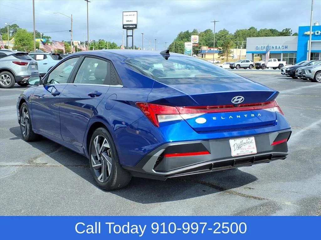Used 2025 Blue Hyundai SEL Convenience image 16