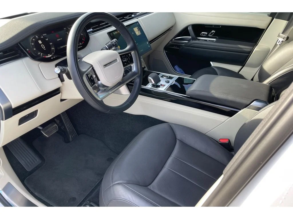 Used 2023 Fuji White Land Rover SE image 9