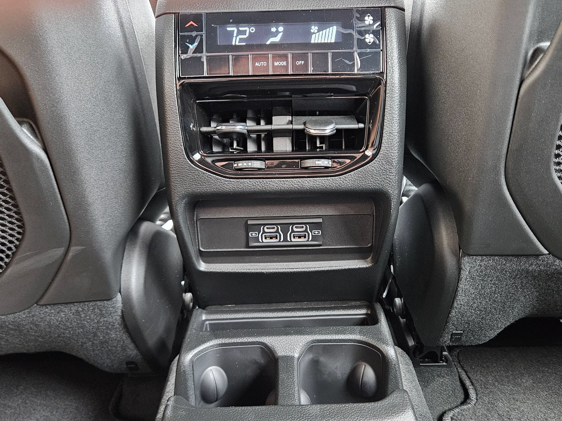 New 2026 Diamond Black Crystal Pearlcoat Jeep Laredo image 24
