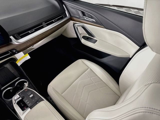 New 2026 White Metallic BMW xDrive28i image 24