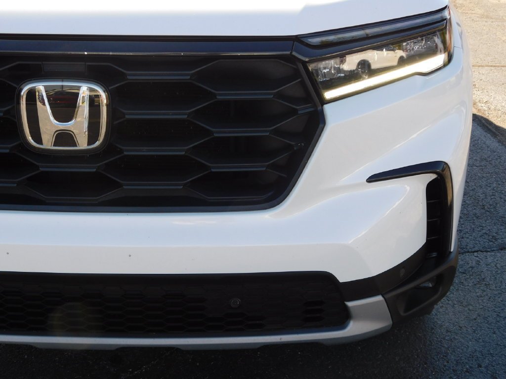 Certified Used 2025 Platinum White Pearl Honda AWD EX-L image 60