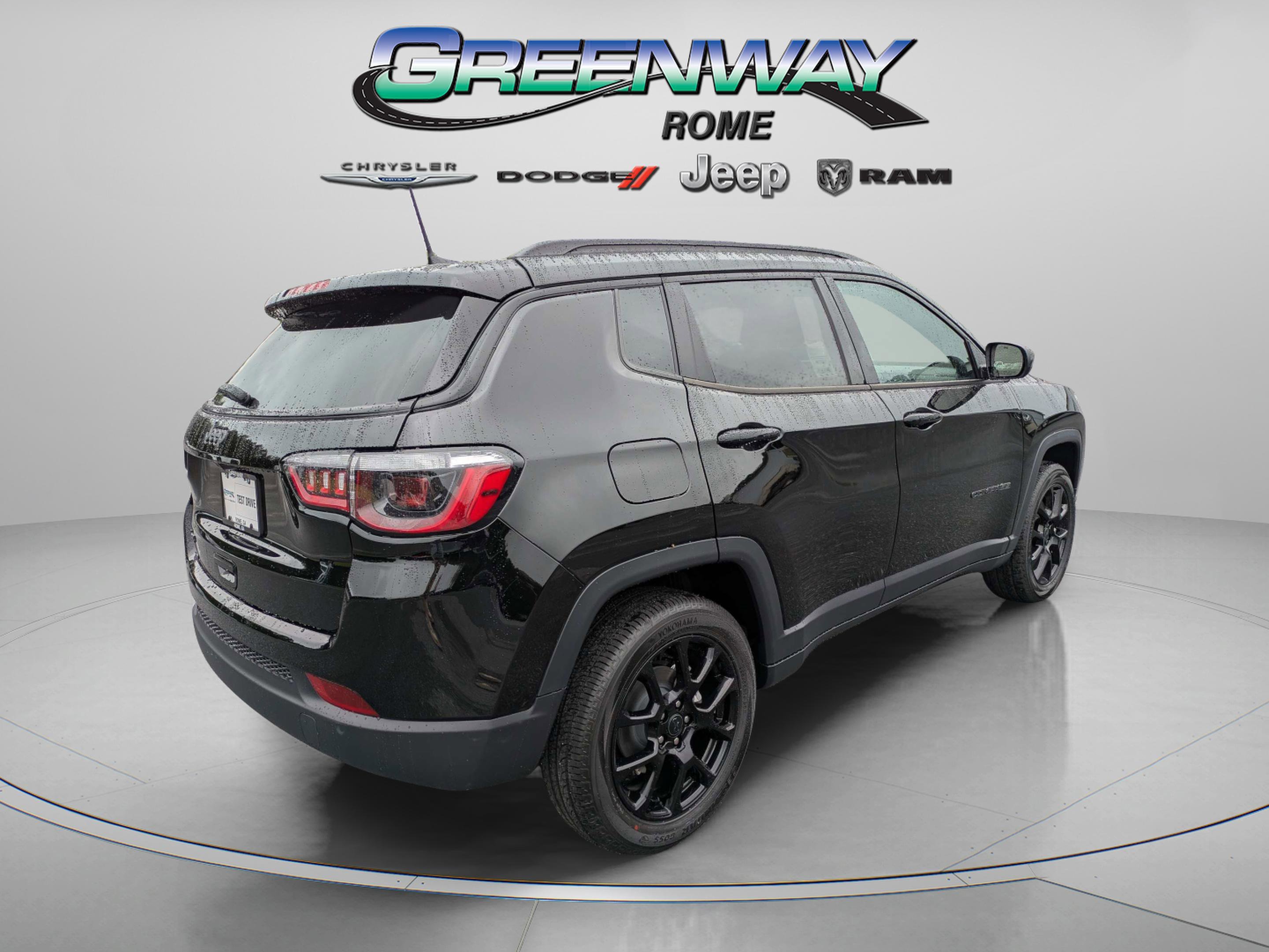 New 2026 Diamond Black Crystal Pearlcoat Jeep Latitude Altitude image 7