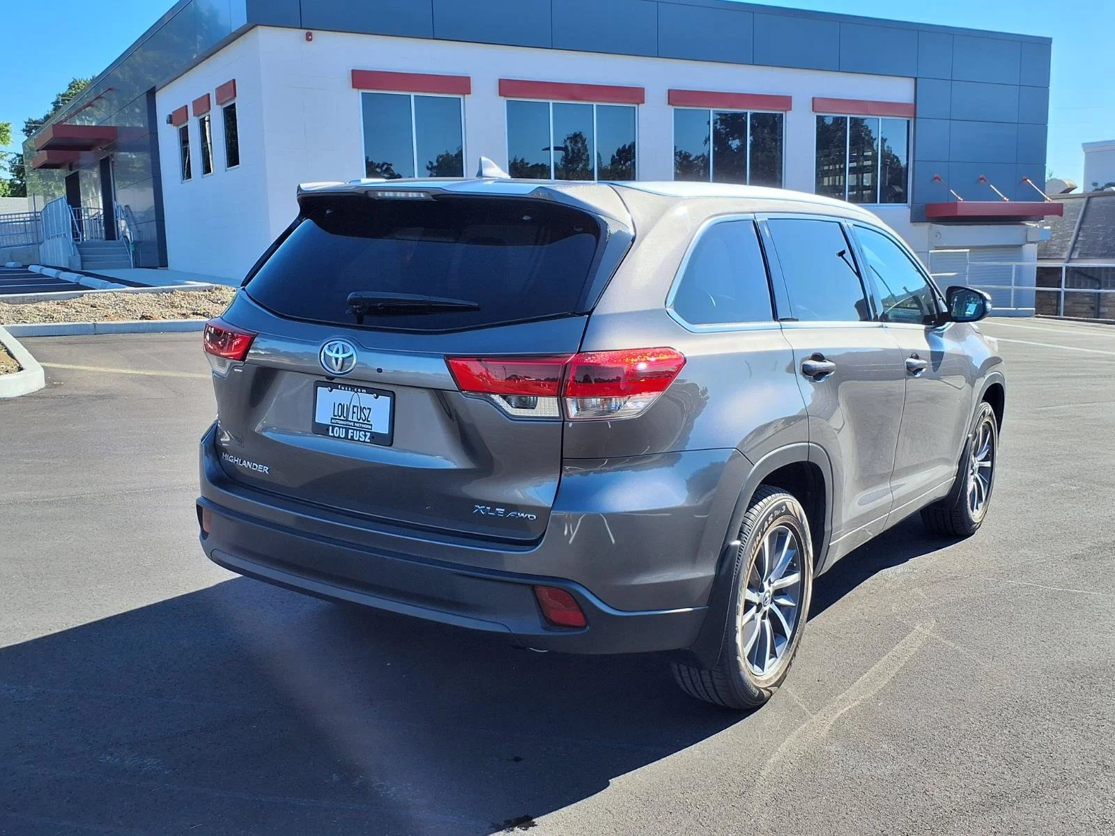 Certified Used 2018 Predawn Gray Mica Toyota XLE image 4