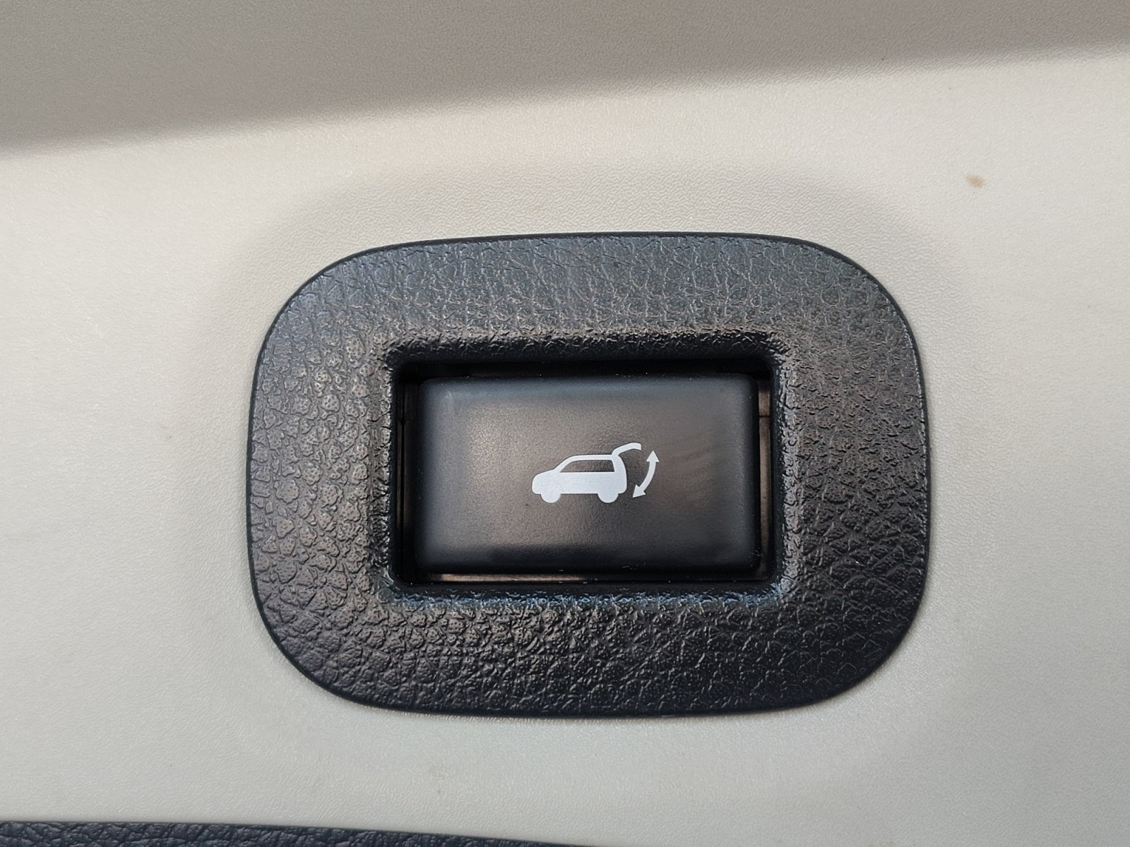 Used 2018 Brilliant Silver Nissan SV image 30